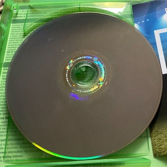 XBox One Madden 17 NFL EA Sports Video Game-Rated E-GUC - Picture 4 of 4